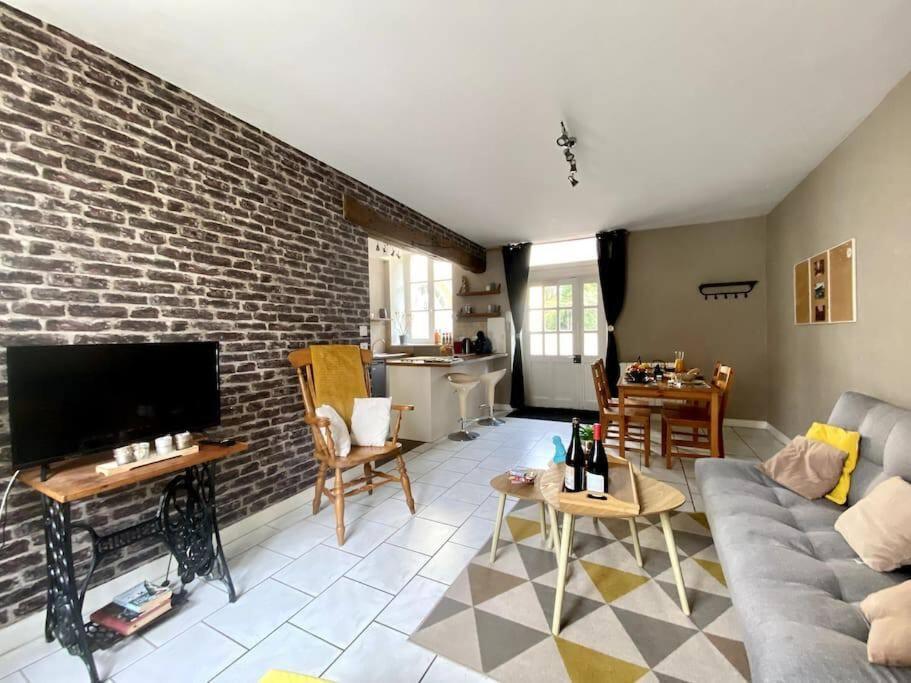 Logis Du Parc By Melrose Apartment Байо Екстериор снимка